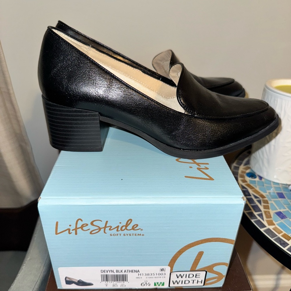 Lifestride Devyn, Black Athena sz 6.5 wide